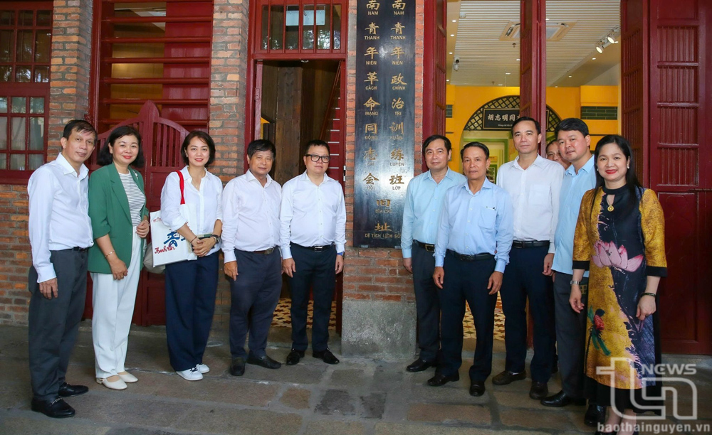 Đoàn công tác Hội Nhà báo Việt Nam thăm nơi ra đời Báo Thanh Niên tại Quảng Châu, Trung Quốc