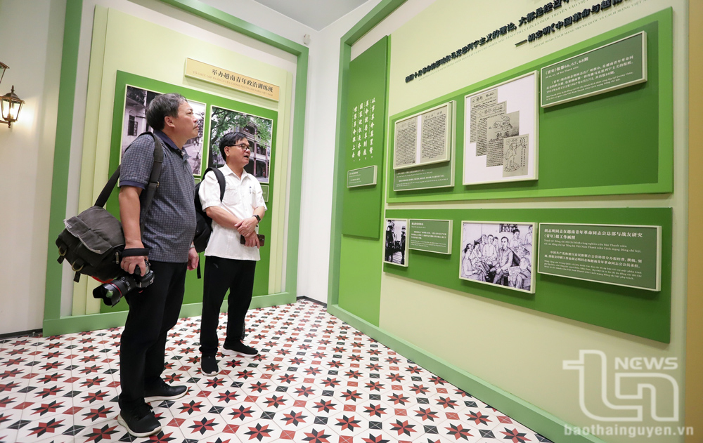 Khu vực trưng bày hình ảnh, tư liệu về Báo Thanh Niên.