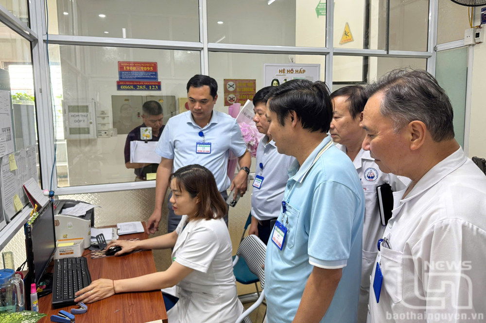Hội đồng chuyên môn kiểm tra thực tế tại Bệnh viện Đa khoa tư nhân Trung tâm.