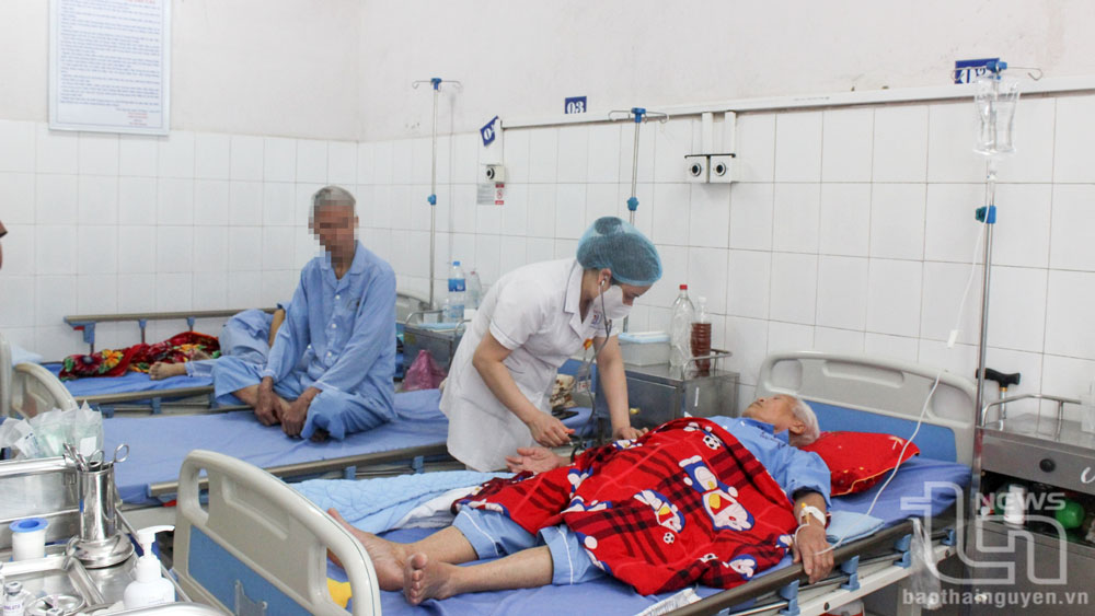 300 giường bệnh tại Trung tâm Ung bướu, Bệnh viện Trung ương Thái Nguyên luôn trong tình trạng kín chỗ.