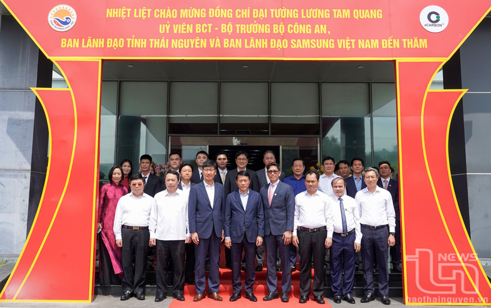 Bộ trưởng Bộ Công an Lương Tam Quang và Đoàn công tác đã đến thăm, động viên lãnh đạo, nhân viên Công ty TNHH Vina Technology.