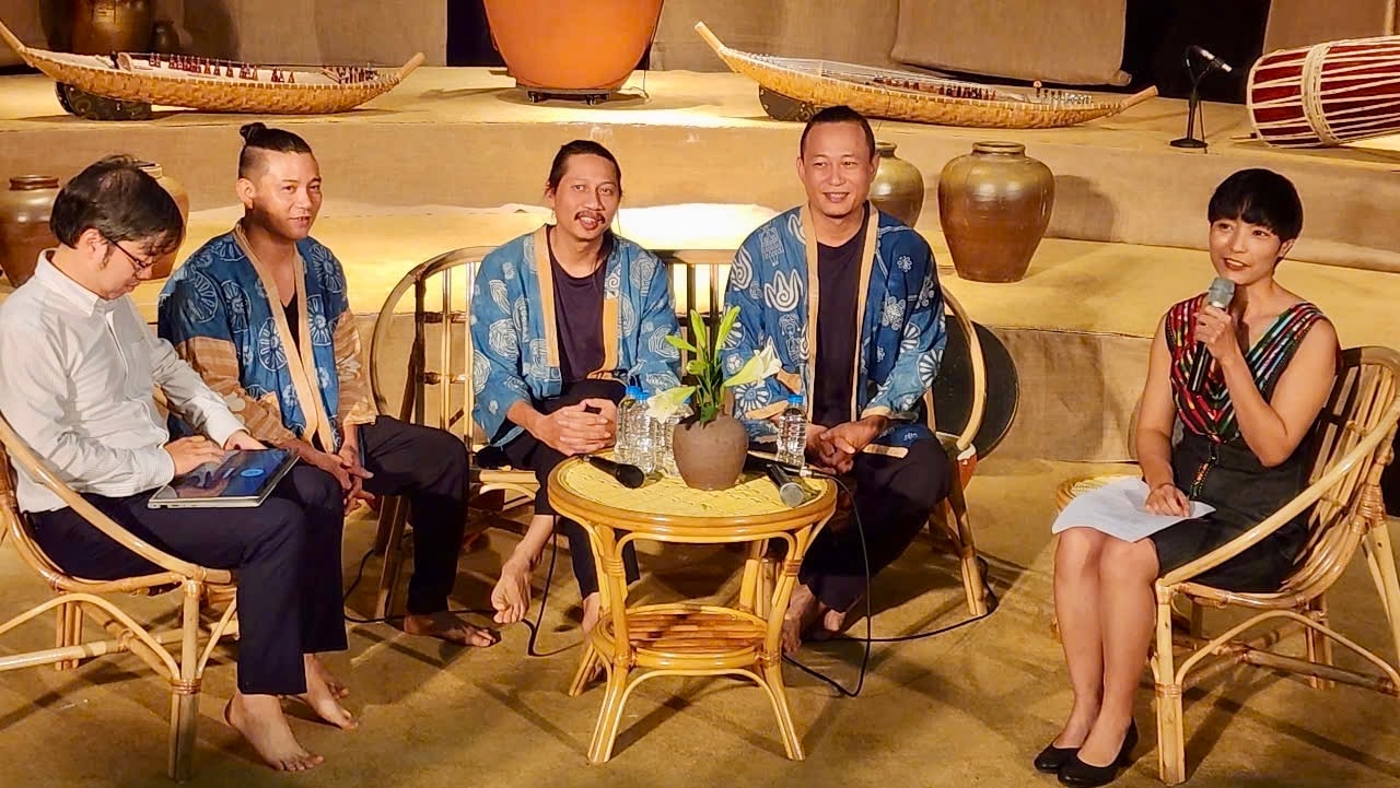 Các nghệ sĩ chia sẻ về dự án GOm show. Ảnh: T.T