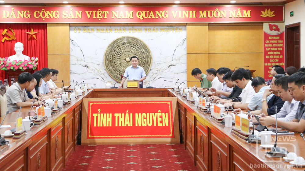 Lãnh đạo Văn phòng UBND tỉnh Thái Nguyên phát biểu đôn đốc các cơ quan, đơn vị, địa phương thực hiện các nội dung được triển khai tại Hội nghị.