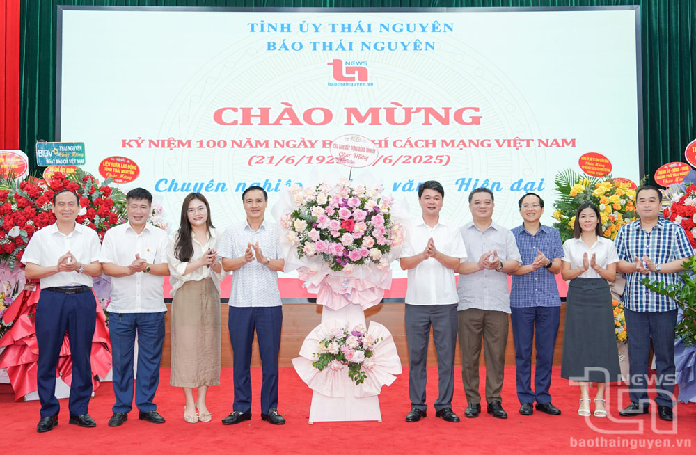 Các đơn vị chúc mừng Báo Thái Nguyên nhân kỷ niệm 100 năm Ngày Báo chí cách mạng Việt Nam