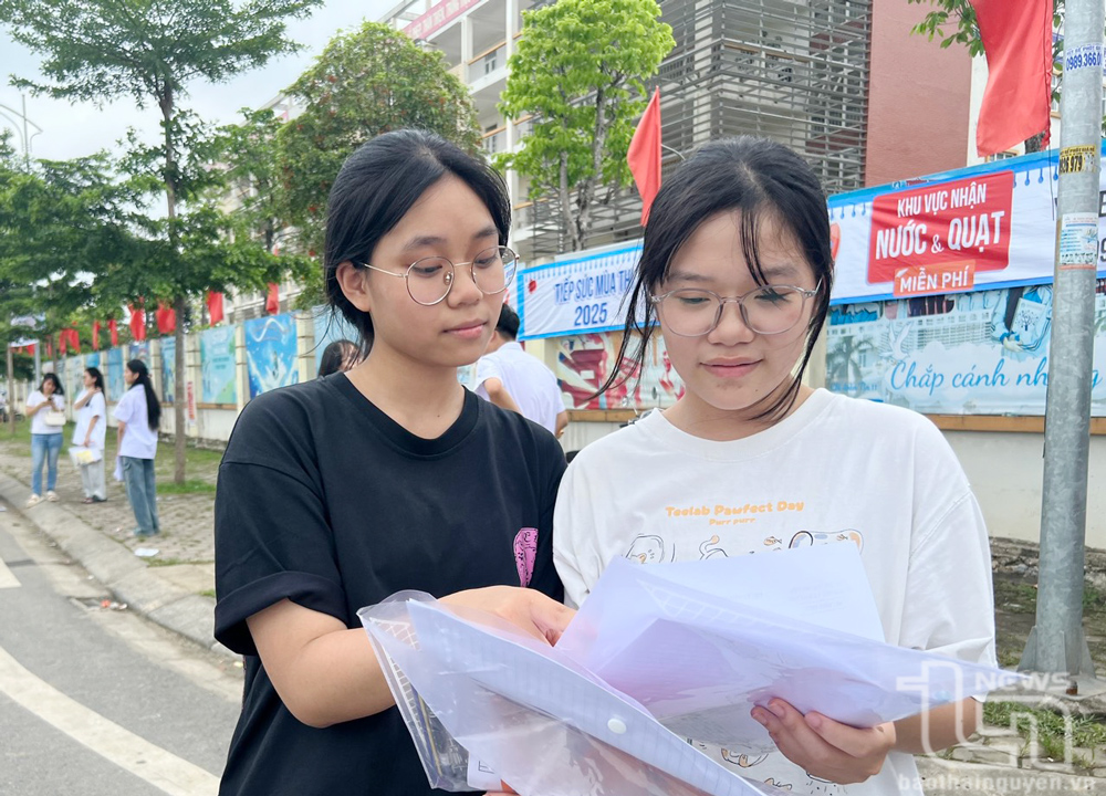 Hơn 1.000 thí sinh dự thi vào lớp 10 THPT Chuyên Thái Nguyên