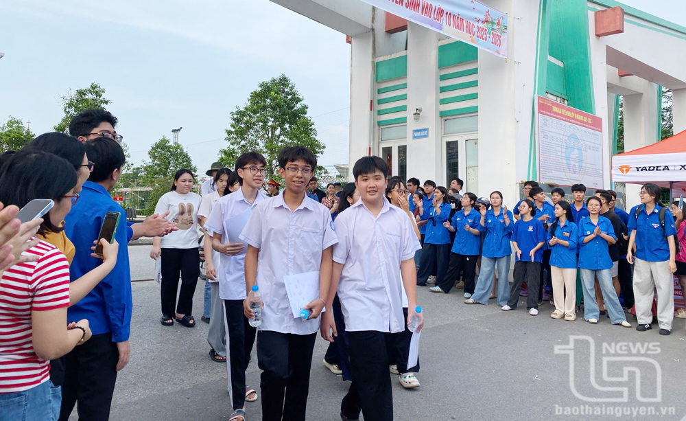 Các thí sinh hoàn thành môn thi chuyên vào lớp 10