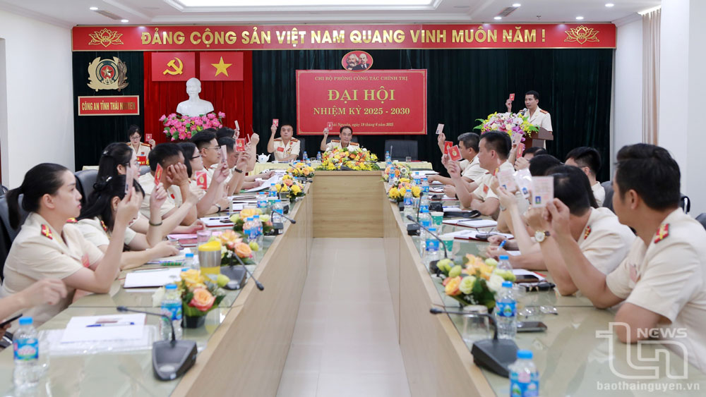 Đảng ủy Công an hai tỉnh Thái Nguyên - Bắc Kạn thống nhất hoàn tất đại hội đảng bộ cấp cơ sở trước ngày 30/6/2025. Trong ảnh: Chi bộ phòng Công tác chính trị, Đảng bộ Công an tỉnh Thái Nguyên hoàn thành tổ chức đại hội ngày 19/6/2025.