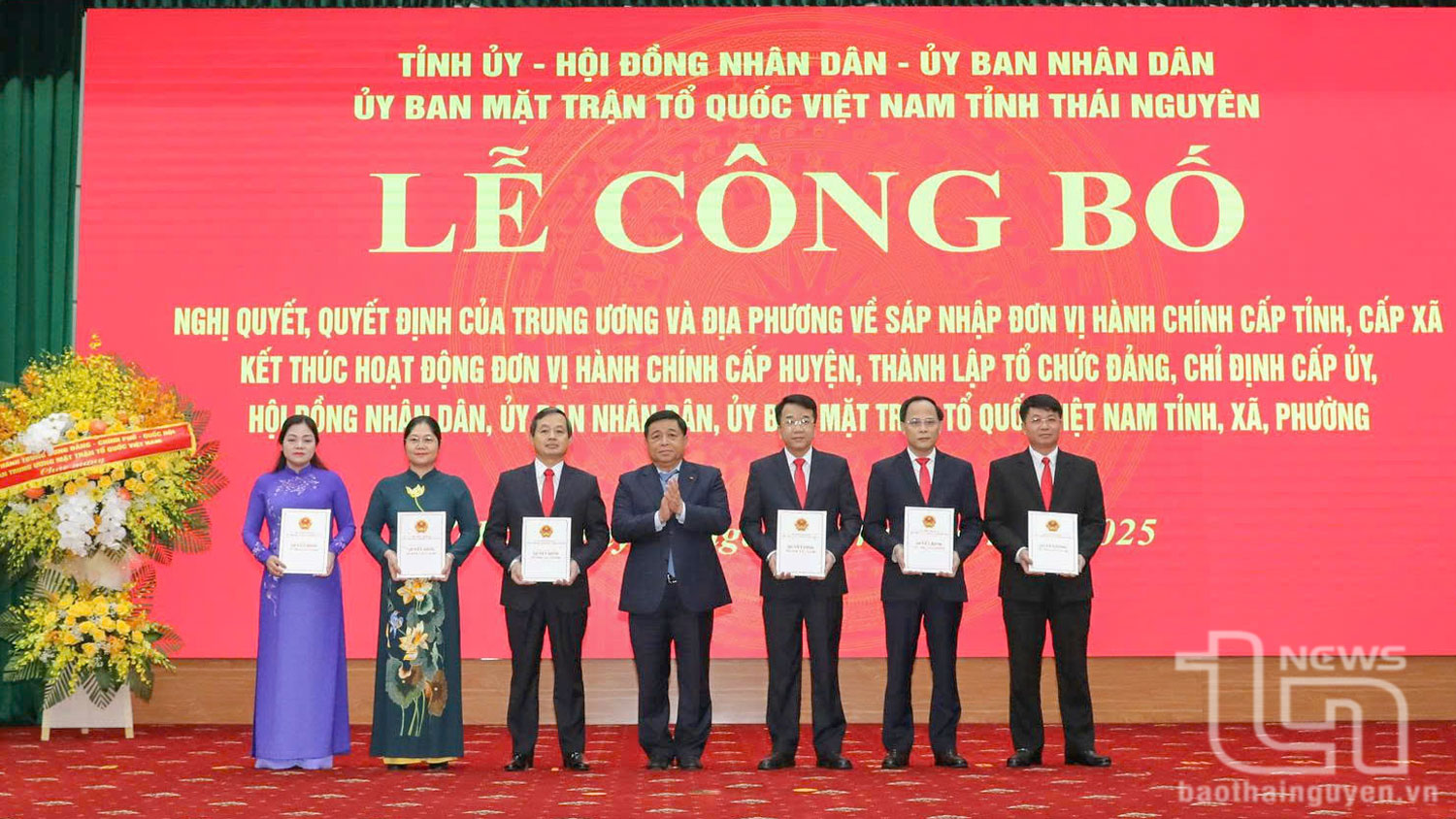 Phó Thủ tướng Nguyễn Chí Dũng trao các Quyết định của Thủ tướng Chính phủ về việc chỉ định Chủ tịch, Phó Chủ tịch UBND tỉnh Thái Nguyên.