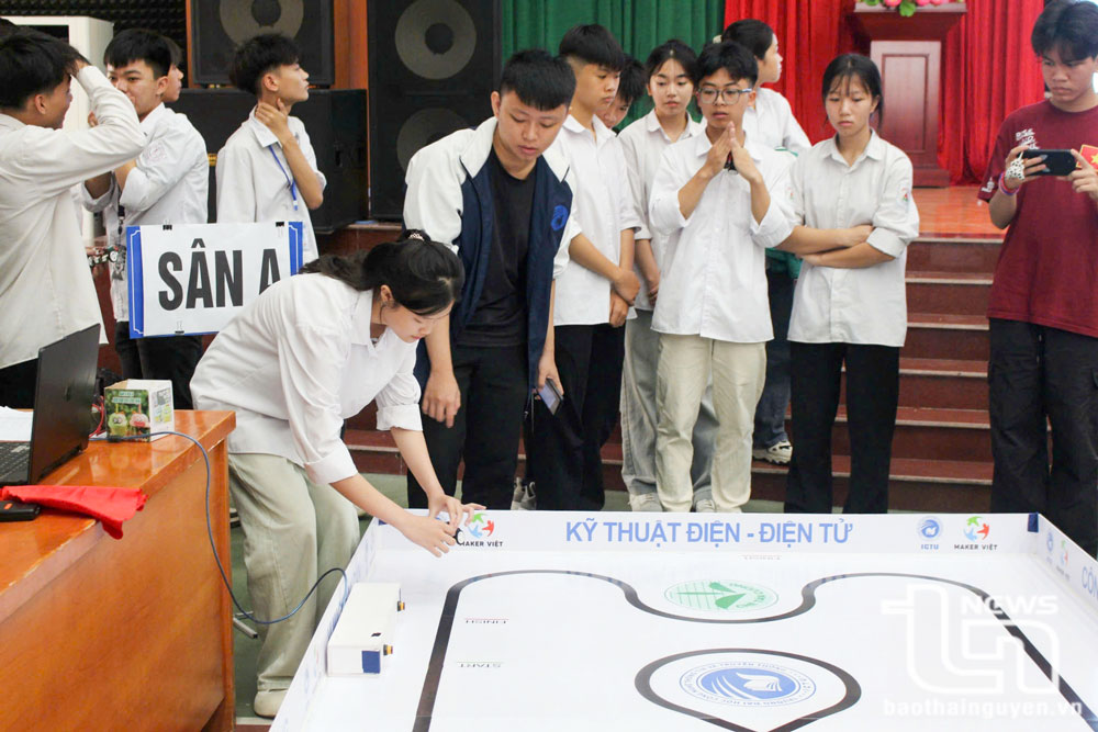Học sinh các trường THPT trên địa bàn tỉnh tham dự Vòng chung kết Cuộc thi sáng tạo Robotics với chủ đề “Đường tới Tân Cương, Thái Nguyên”.