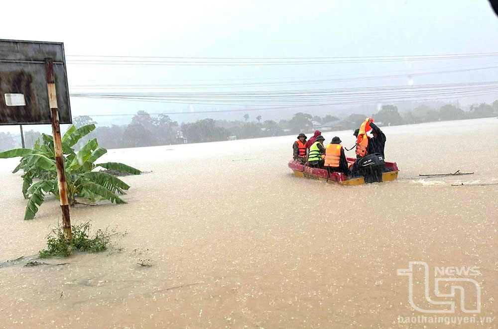 Thái Nguyên: Khẩn trương di chuyển người, tài sản khỏi vùng ngập