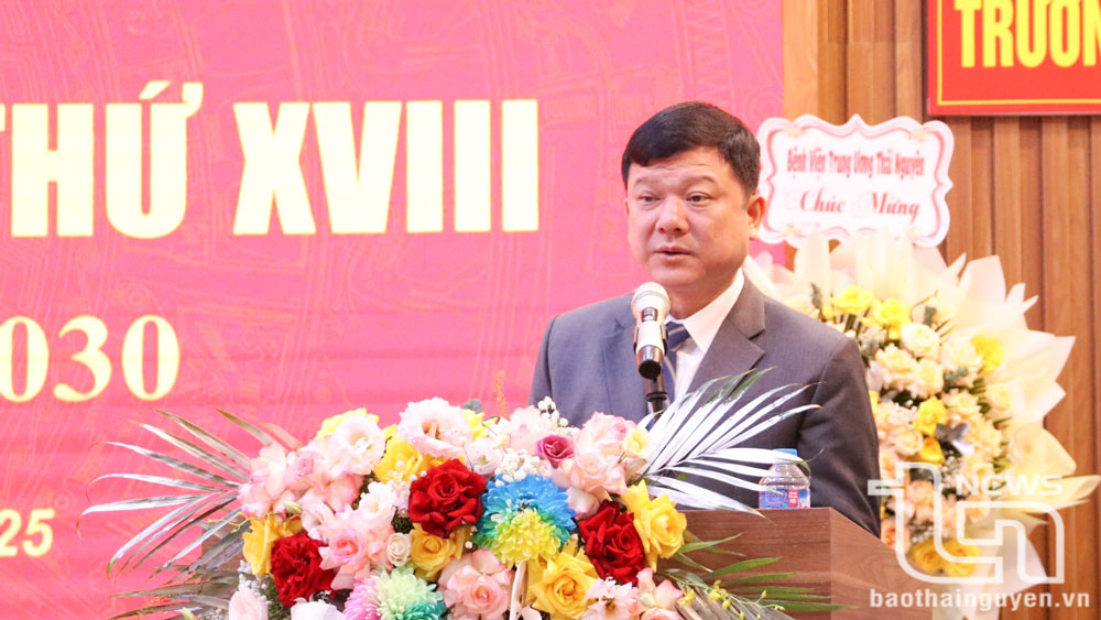 PGS.TS Hoàng Văn Hùng, Giám đốc Đại học Thái Nguyên, phát biểu tại Đại hội.