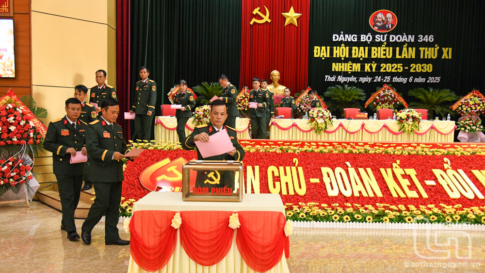 Các đại biểu bầu Ban Chấp hành Đảng bộ Sư đoàn 346 nhiệm kỳ 2025-2030.