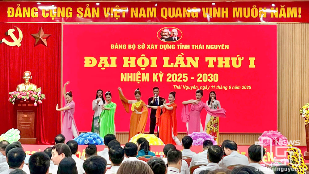 Các tiết mục văn nghệ chào mừng Đại hội.