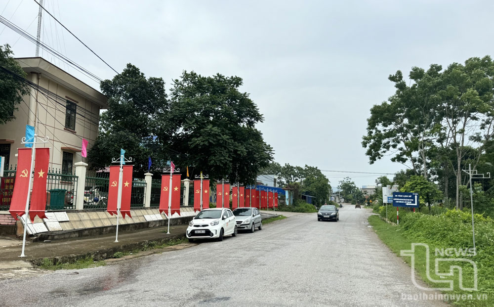 Một số tuyến đường trên địa bàn xã Phú Thịnh (Đại Từ) được đầu tư, chỉnh trang xanh, sạch, đẹp, đáp ứng nhu cầu đi lại của người dân.