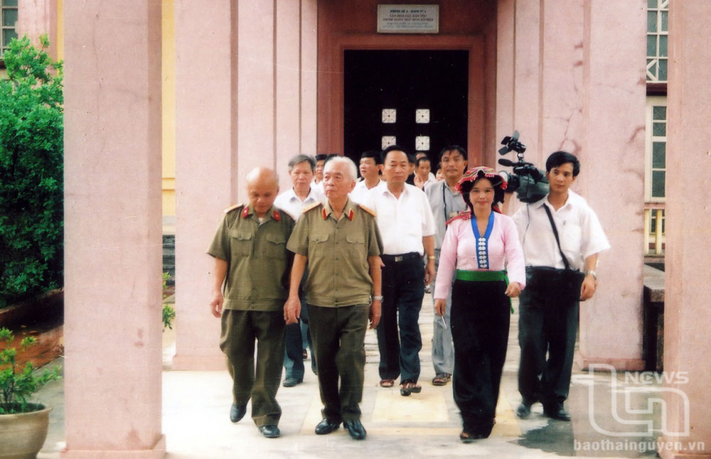 Đại Tướng Võ Nguyên Giáp thăm Bảo tàng Văn hoá các dân tộc Việt Nam (Tháng 8-1998).
