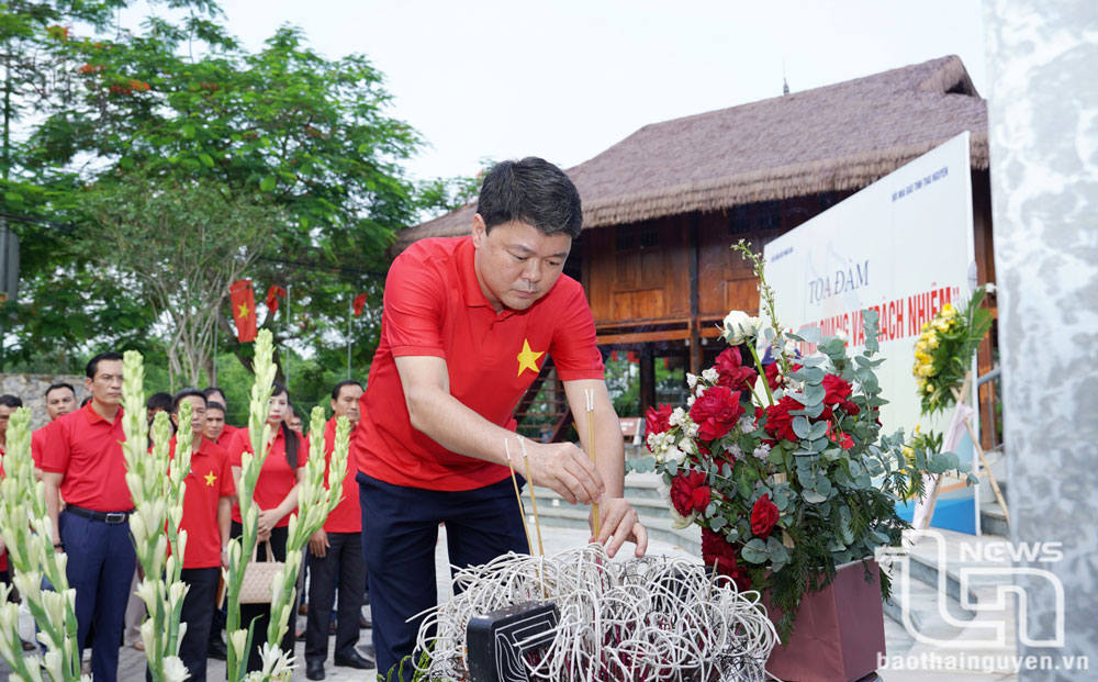 Báo Thái Nguyên 'về nguồn' Di tích Trường Dạy làm báo Huỳnh Thúc Kháng