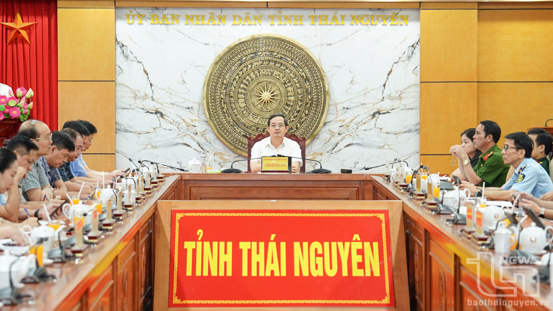 Kiên quyết đấu tranh, ngăn chặn, tiến tới quét sạch buôn lậu, gian lận thương mại và hàng giả