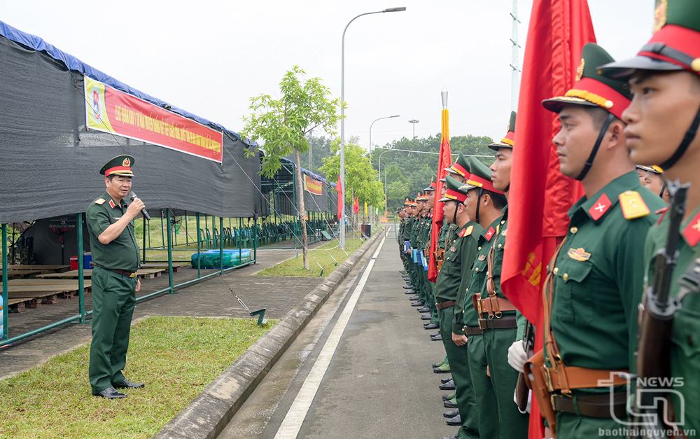 Thiếu tướng Trương Mạnh Dũng quán triệt, giao nhiệm vụ cho các lực lượng tham gia diễu binh, diễu hành tại Lễ kỷ niệm 80 năm Ngày thành lập nước Cộng hòa xã hội chủ nghĩa Việt Nam (2/9/1945 - 2/9/2025).