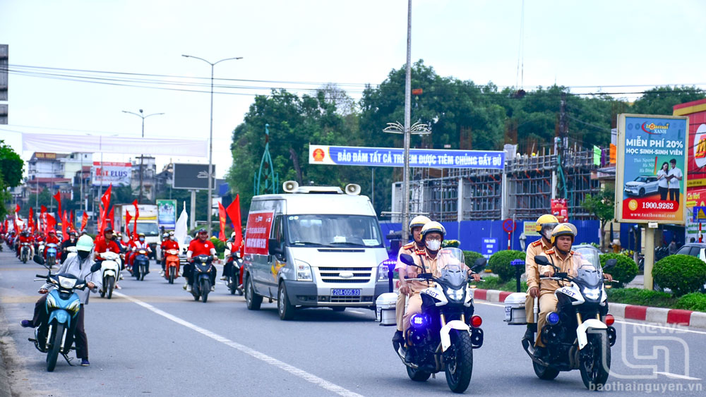 Diễu hành tuyên truyền về hiến máu tình nguyện