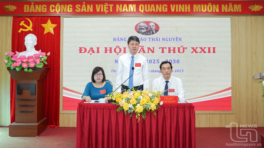 Đoàn Chủ tịch điều hành Đại hội.