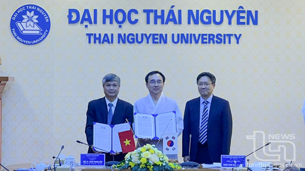 Đoàn đại biểu tỉnh Gyeongsangbuk-do (Hàn Quốc) thăm và làm việc tại Đại học Thái Nguyên