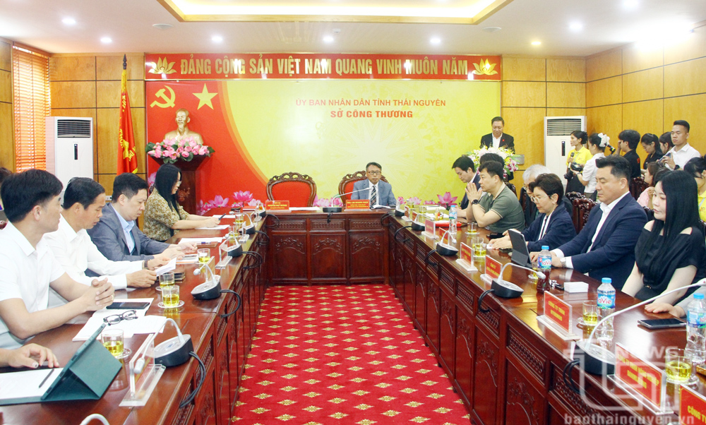 Quang cảnh buổi làm việc.