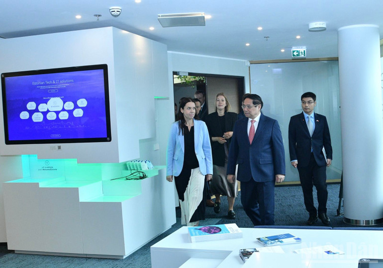 Thủ tướng Phạm Minh Chính tới thăm Trung tâm e-Estonia. (Ảnh: THANH GIANG)