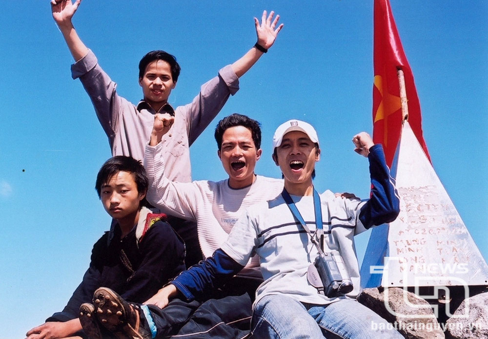 Niềm vui vỡ òa trên đỉnh Fansipan.