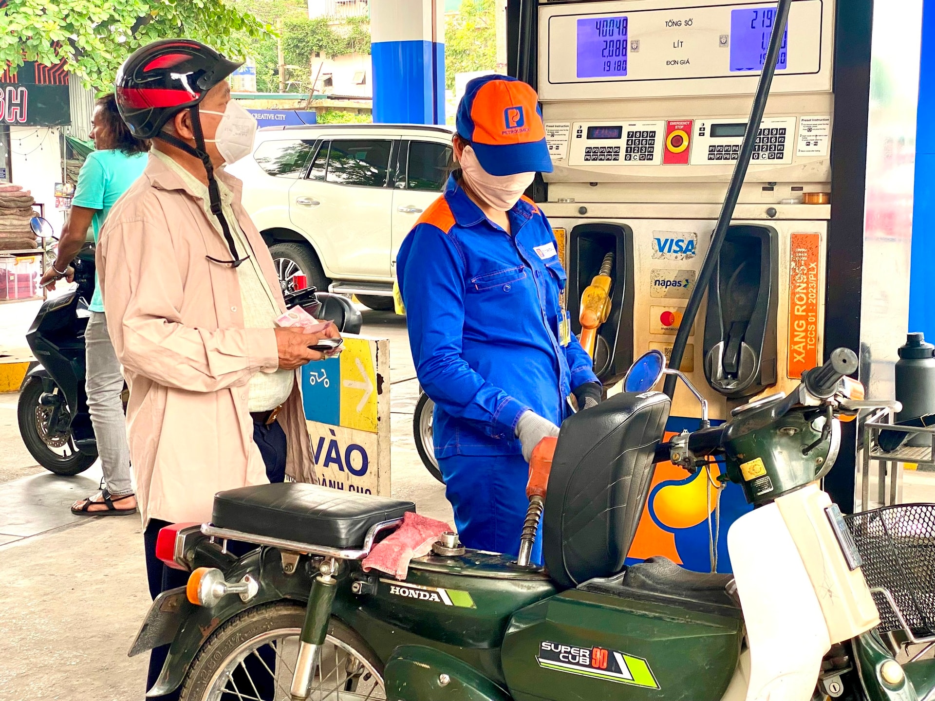 5 mặt hàng xăng, dầu tiếp tục tăng giá