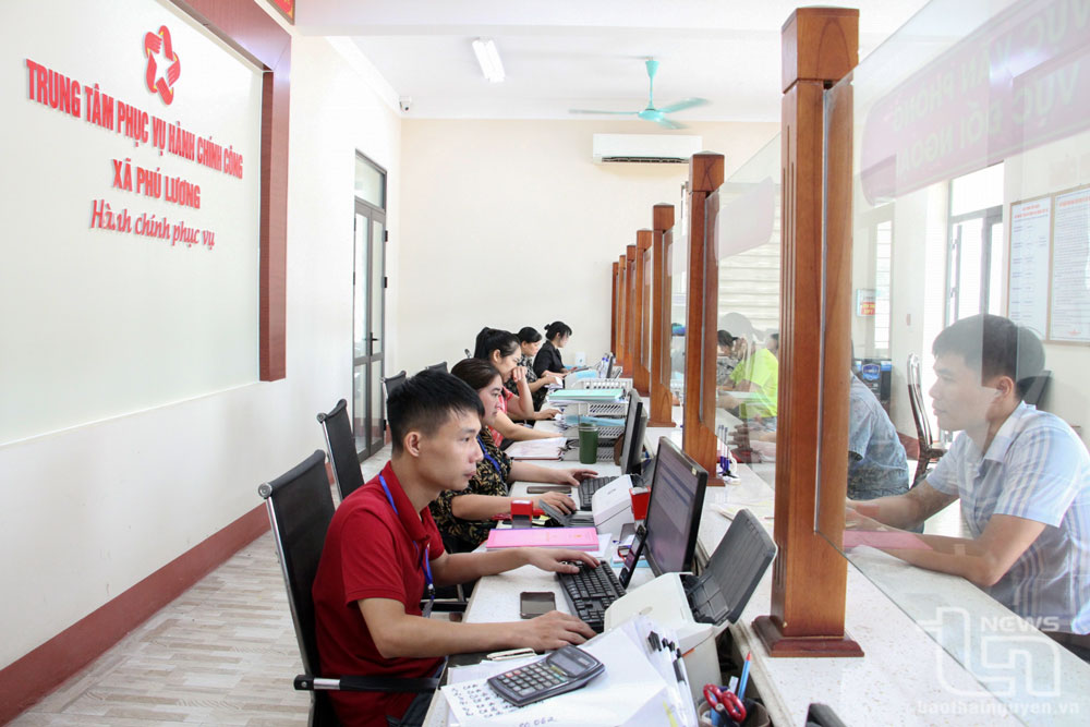 Trung tâm phục vụ hành chính công xã Phú Lương đã được đầu tư, cải tạo hiện đại, bố trí khoa học, thuận tiện cho người dân đến giải quyết thủ tục hành chính.