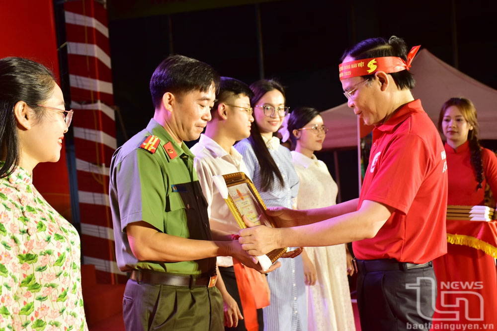 Lan tỏa yêu thương từ 'Hành trình đỏ - Thái Nguyên ngàn trái tim hồng'