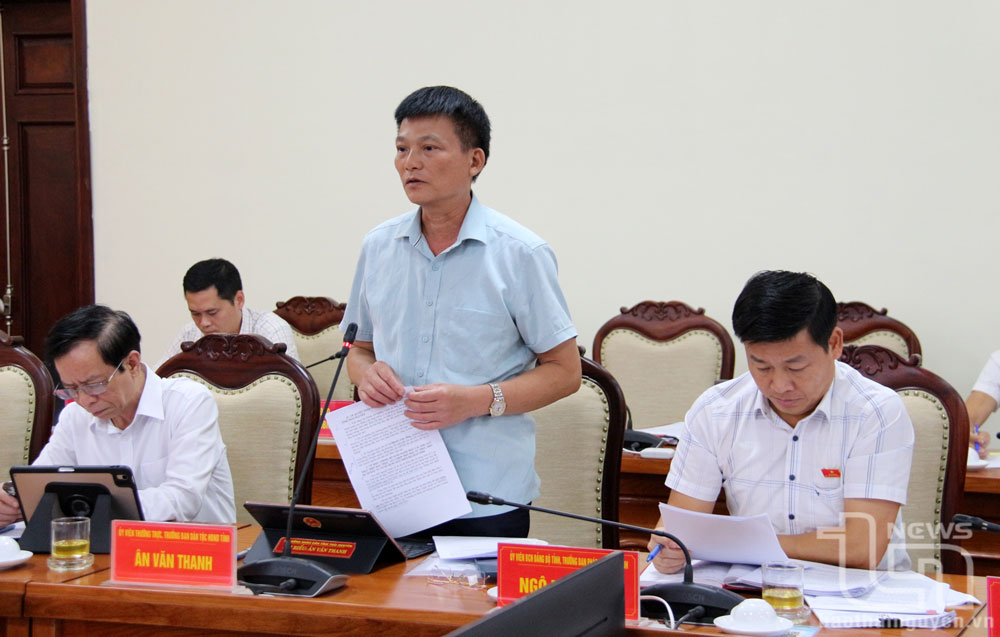 Các đại biểu thảo luận, đề nghị nhiều nội dung về các tờ trình, dự thảo nghị quyết.