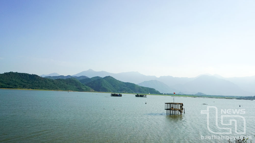Một góc hồ Núi Cốc.