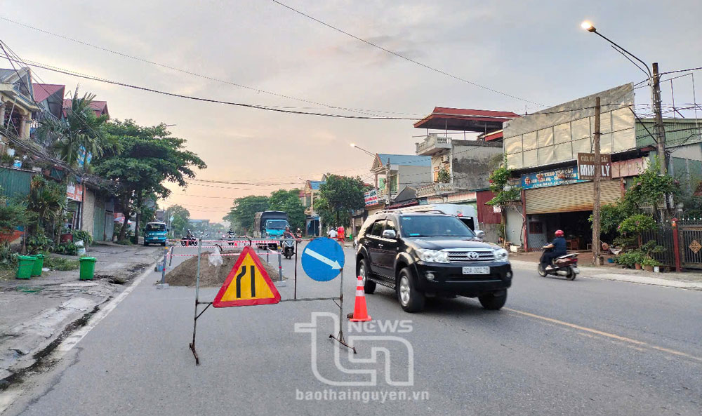 Phú Lương: Phát hiện hố sụt trên Quốc lộ 3 đoạn qua thị trấn Giang Tiên
