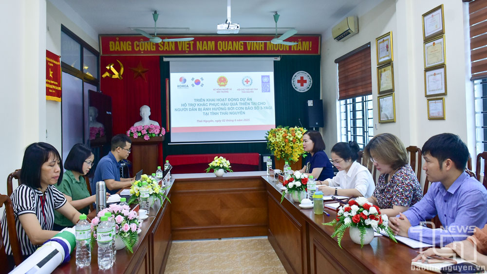 Đoàn công tác của UNDP và Hội Chữ thập đỏ tỉnh triển khai dự án.