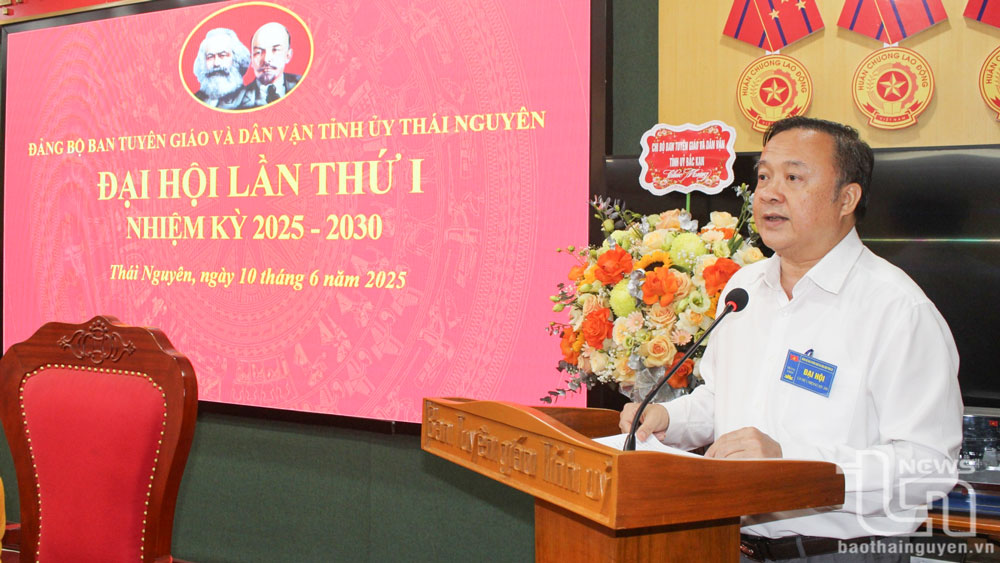 Đồng chí Hoàng Anh Trung, Phó Bí thư chuyên trách Đảng ủy các cơ quan Đảng tỉnh, dự và phát biểu chỉ đạo tại Đại hội.