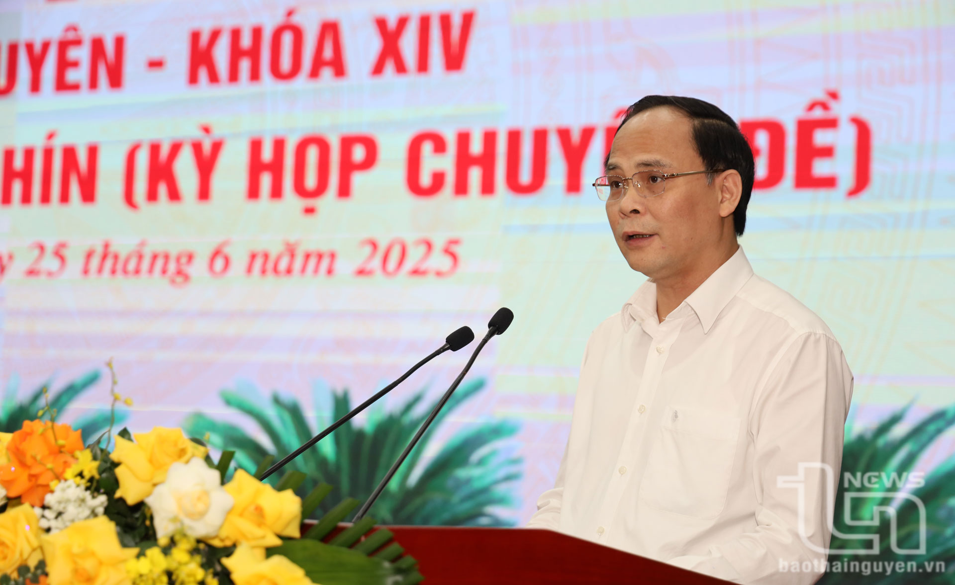 Đồng chí Nguyễn Linh, Phó Chủ tịch HĐND tỉnh, phát biểu tại Kỳ họp.