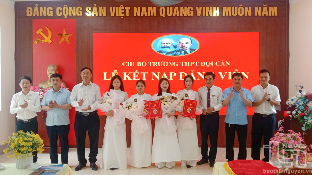 Lan tỏa ý chí phấn đấu từ những đảng viên tuổi 18