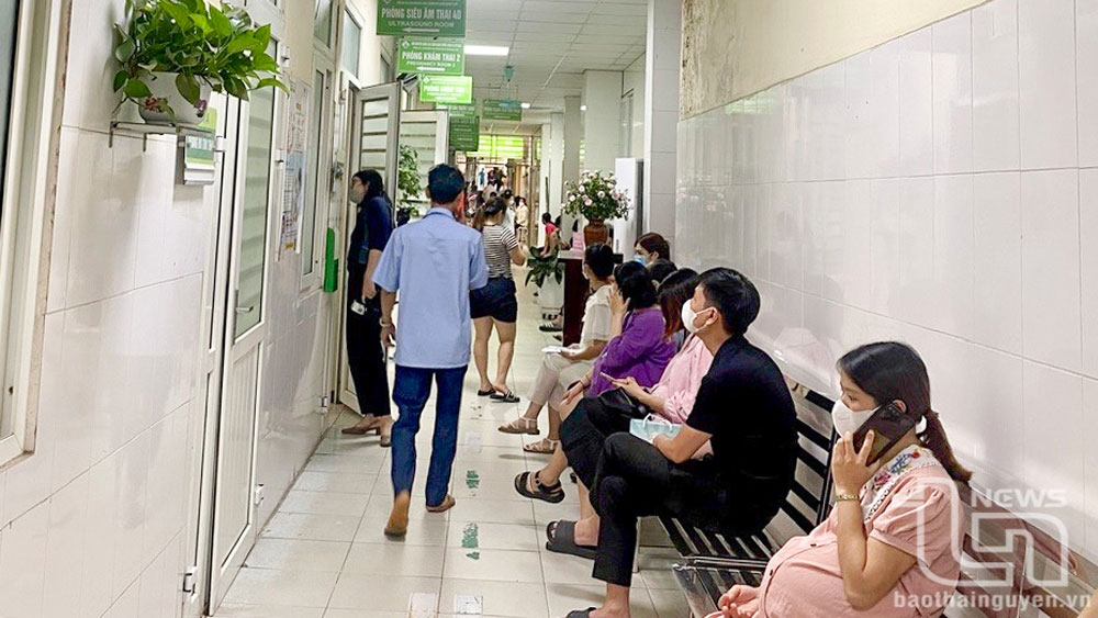 Ngày càng có nhiều người đến khám thai định kỳ theo chỉ định của bác sĩ.