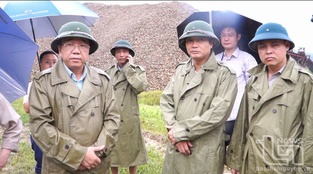 Bảo vệ khu vực trọng điểm trên các tuyến đê, kè