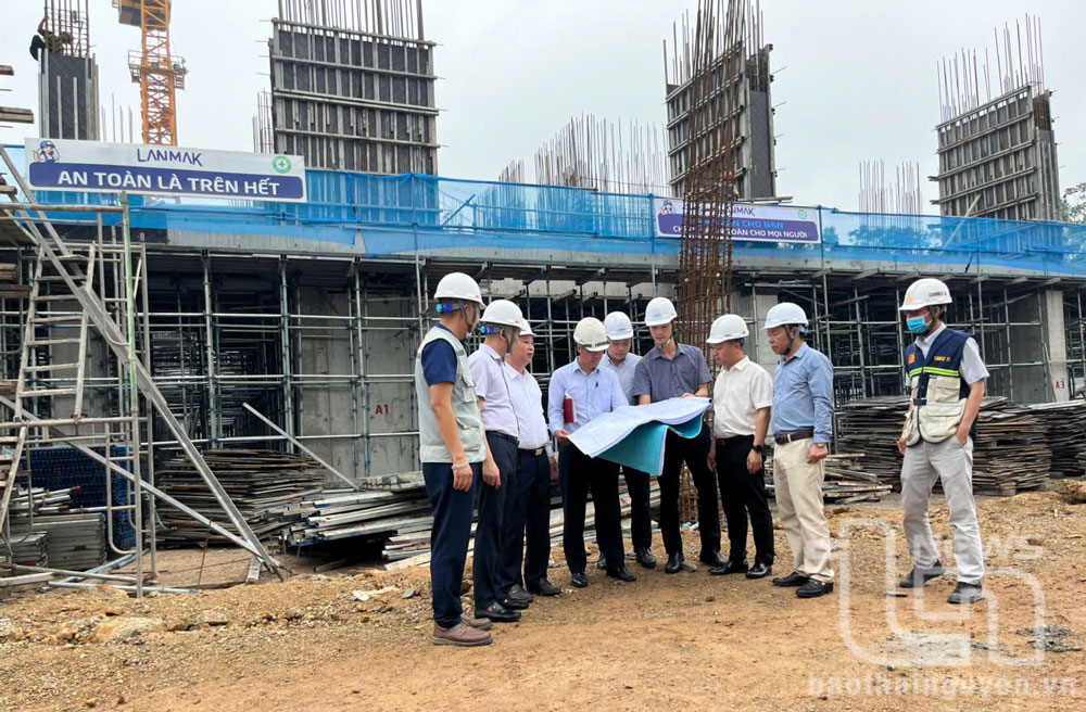Tòa nhà hỗn hợp ở, thương mại dịch vụ cao tầng tại phường Hoàng Văn Thụ đang xây dựng với 608 căn hộ có thể đáp ứng nhu cầu nhà ở của cán bộ, công chức viên chức, người lao động tỉnh Bắc Kạn về làm việc tại tỉnh Thái Nguyên.