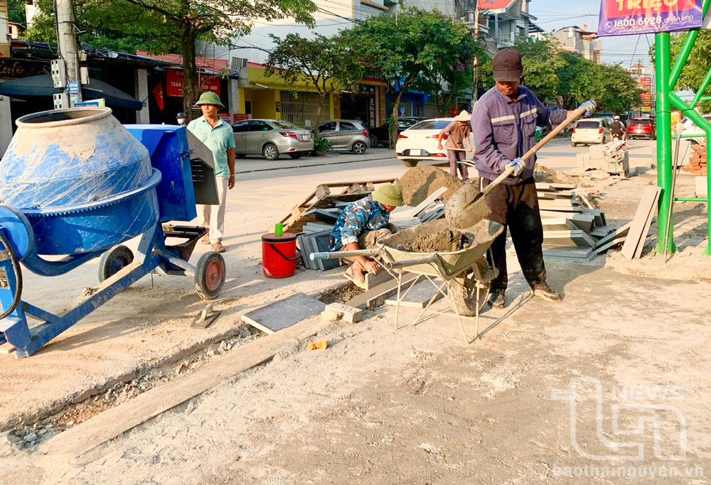 Những ngày nắng nóng, người lao động cần được bố trí sáng làm sớm hơn và chiều làm muộn hơn để tránh thời điểm nóng nắng gay gắt.