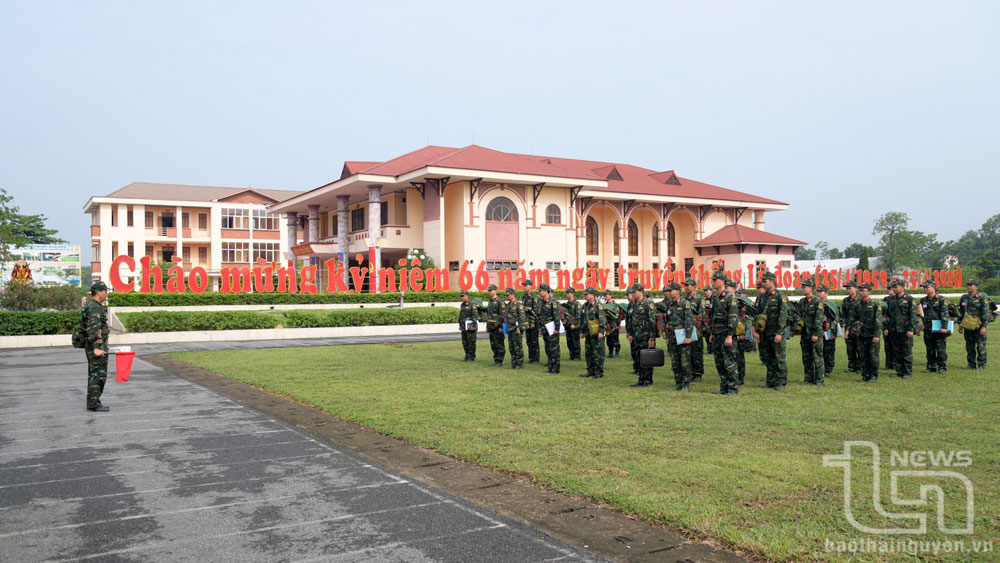 Khung huấn luyện của Lữ đoàn 210 quán triệt nhiệm vụ trước khi cơ động ra khu sơ tán.