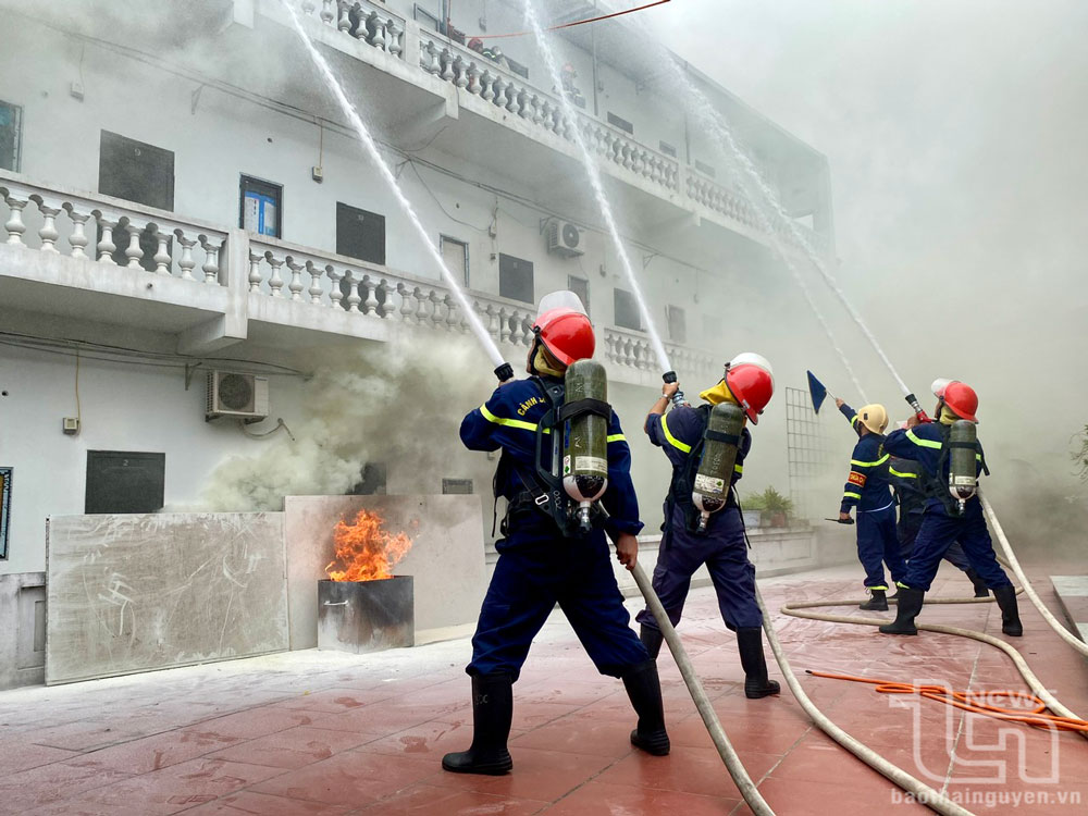 Diễn tập phương án chữa cháy và cứu nạn, cứu hộ tại hộ kinh doanh nhà trọ