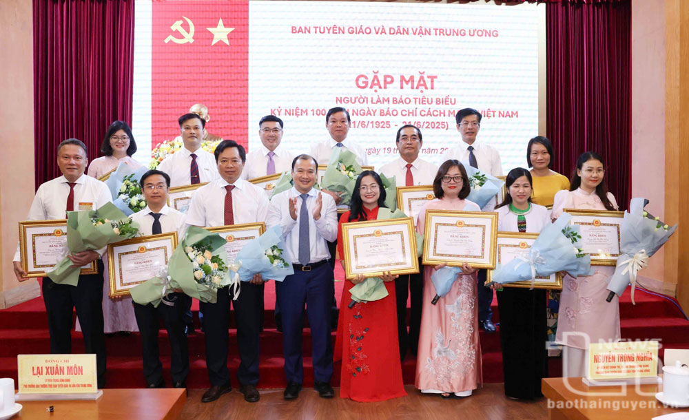 Ban Tuyên giáo và Dân vận Trung ương vinh danh người làm báo tiêu biểu