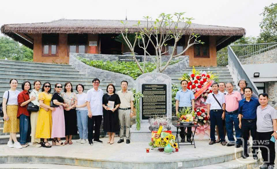 Địa chỉ đỏ để người làm báo hướng về nguồn cội