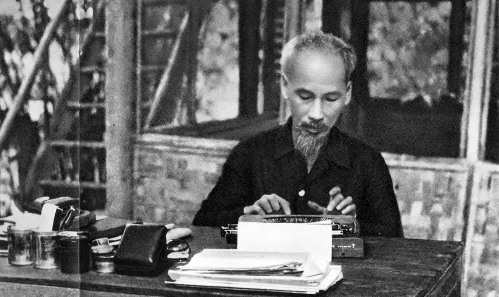 Lãnh tụ Nguyễn Ái Quốc với Báo Thanh Niên trong những năm 1925-1927