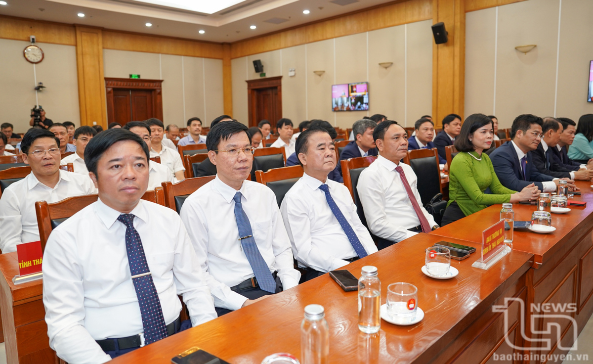 Các đồng chí lãnh đạo tỉnh Thái Nguyên tham dự.