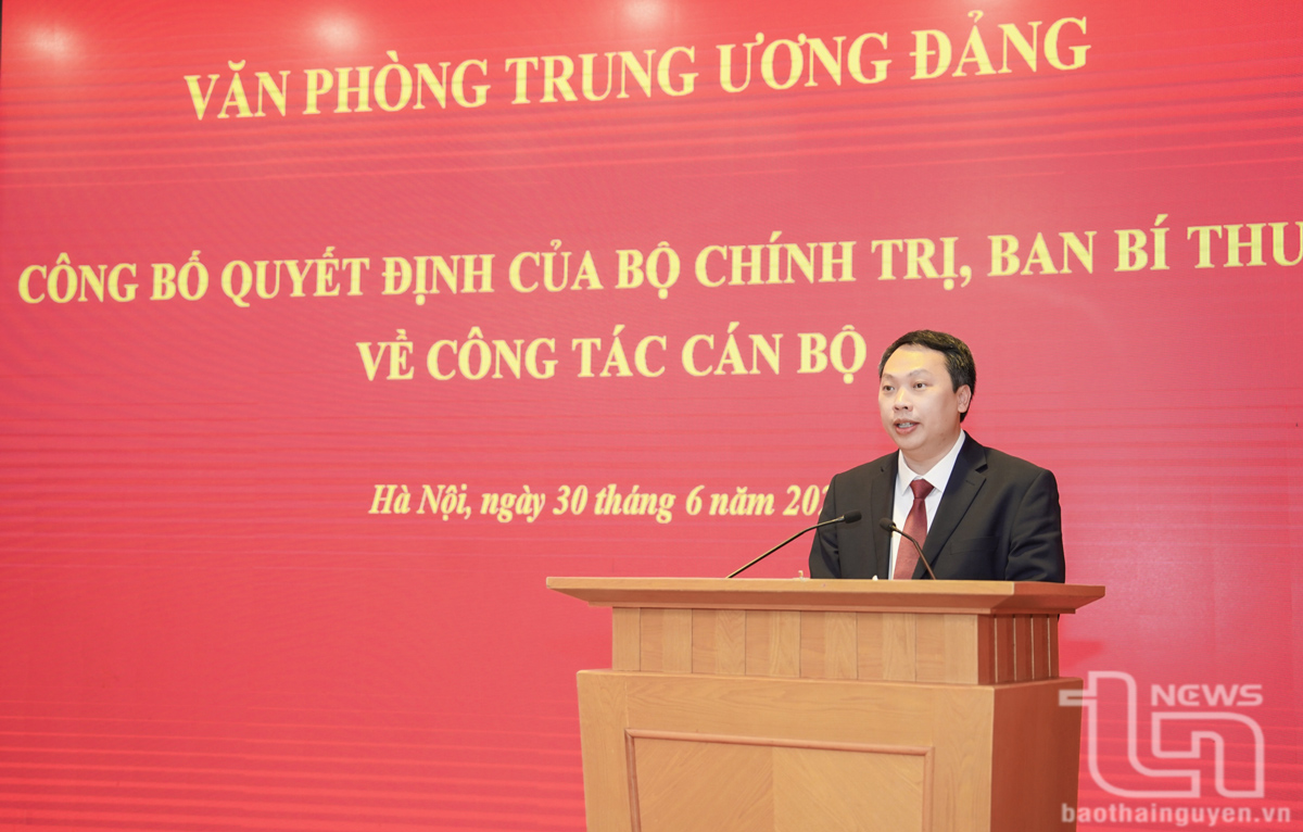 Đồng chí Nguyễn Huy Dũng phát biểu nhận nhiệm vụ.