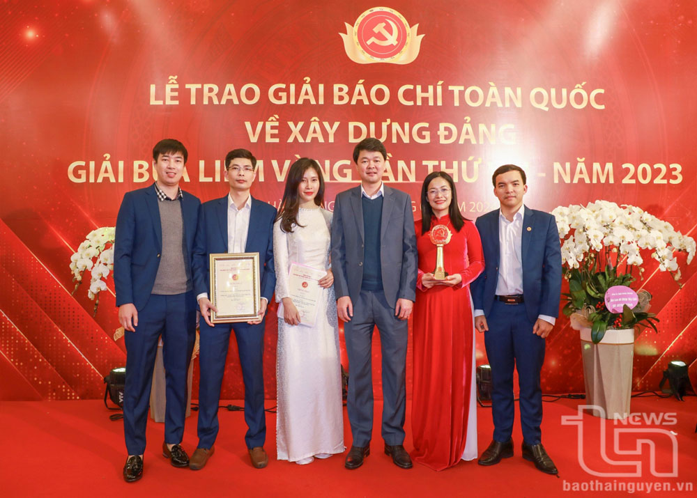Viết bằng cả trái tim và trách nhiệm